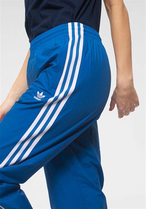 fel blauw adidas broek